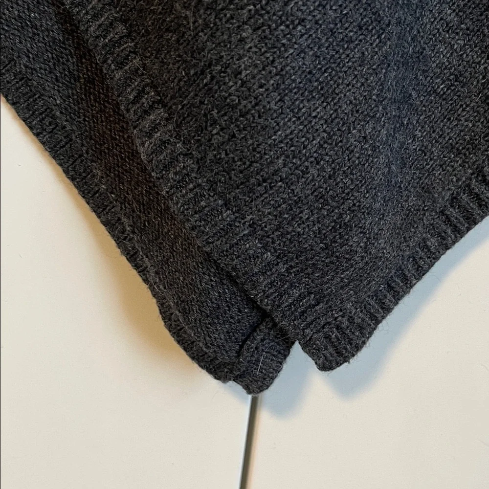 MICHAEL KORS NWOT Charcoal Grey Knit Poncho Sweater Scarf, Size M - Picture 6 of 10